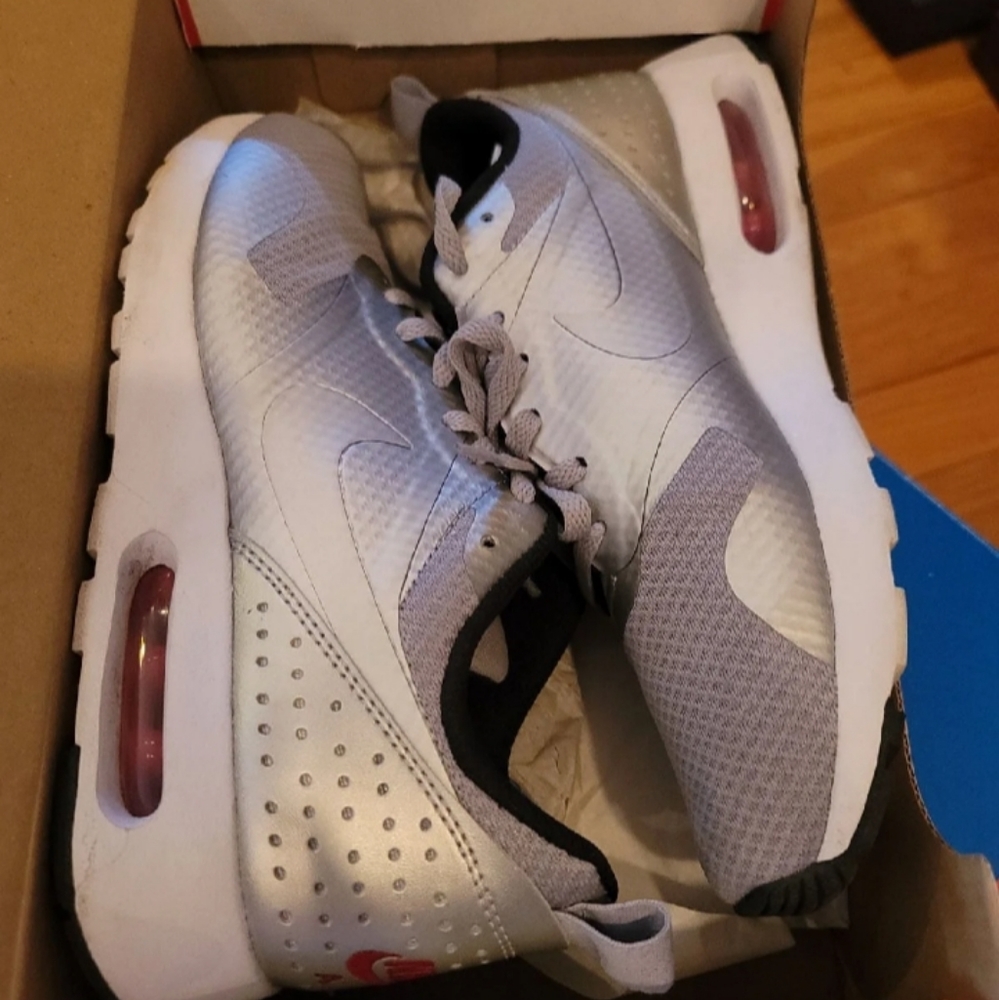 Air max tavas size 7 womens